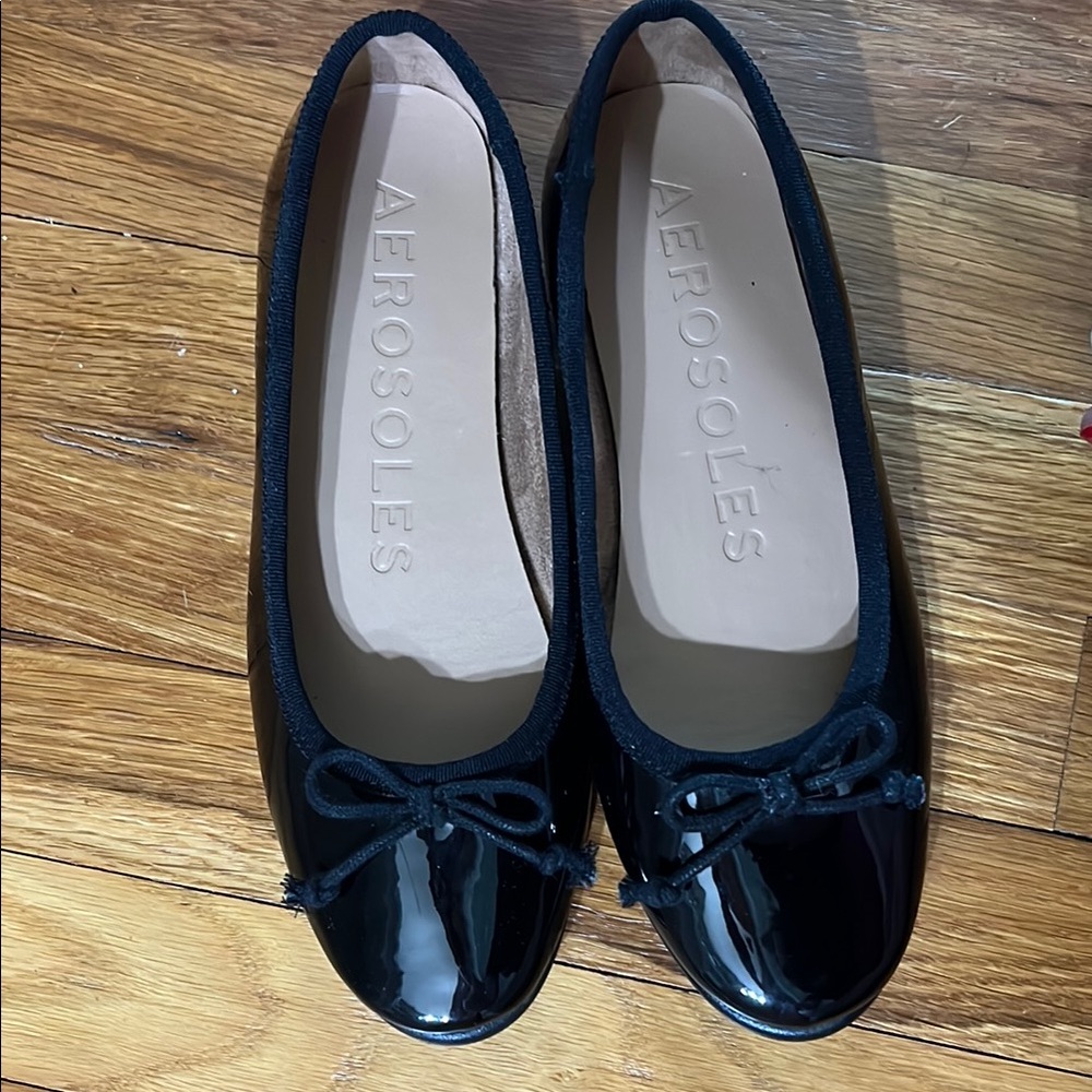 AEROSOLES Black Patent Ballet Flats Homebet